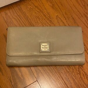 Dooney & Bourke crossbody purse